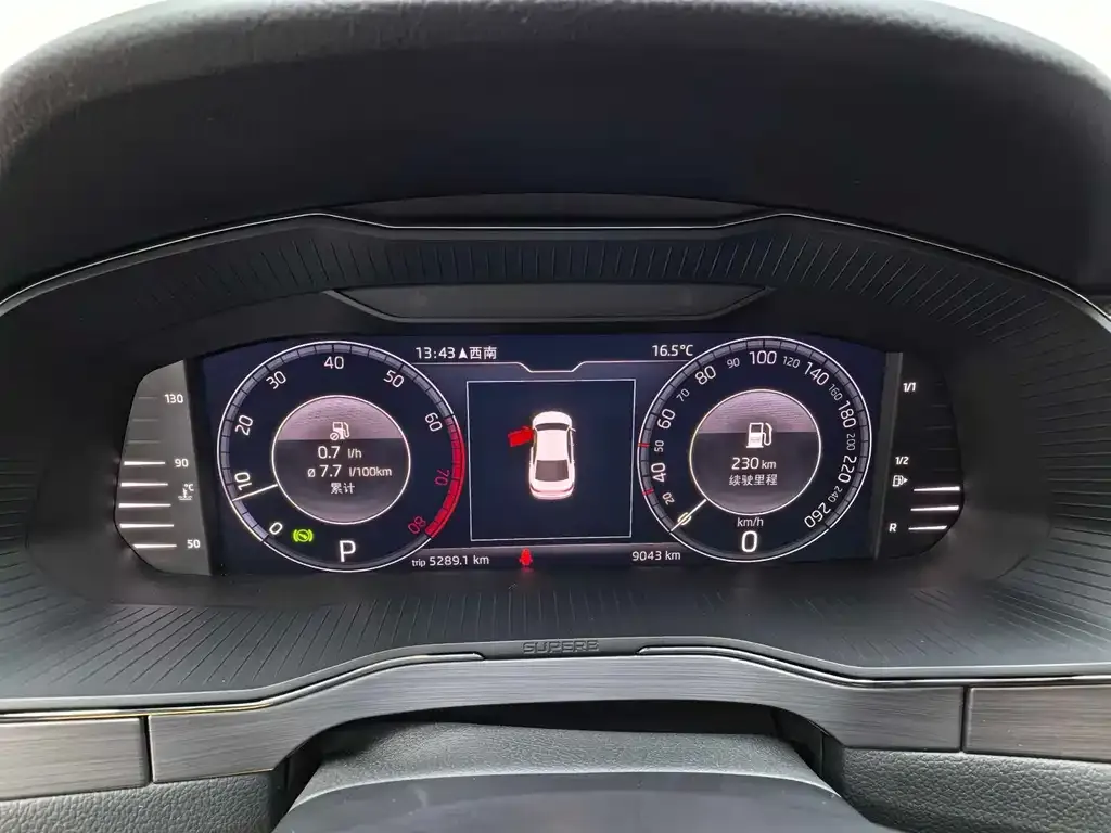 Skoda Superb — фото 10