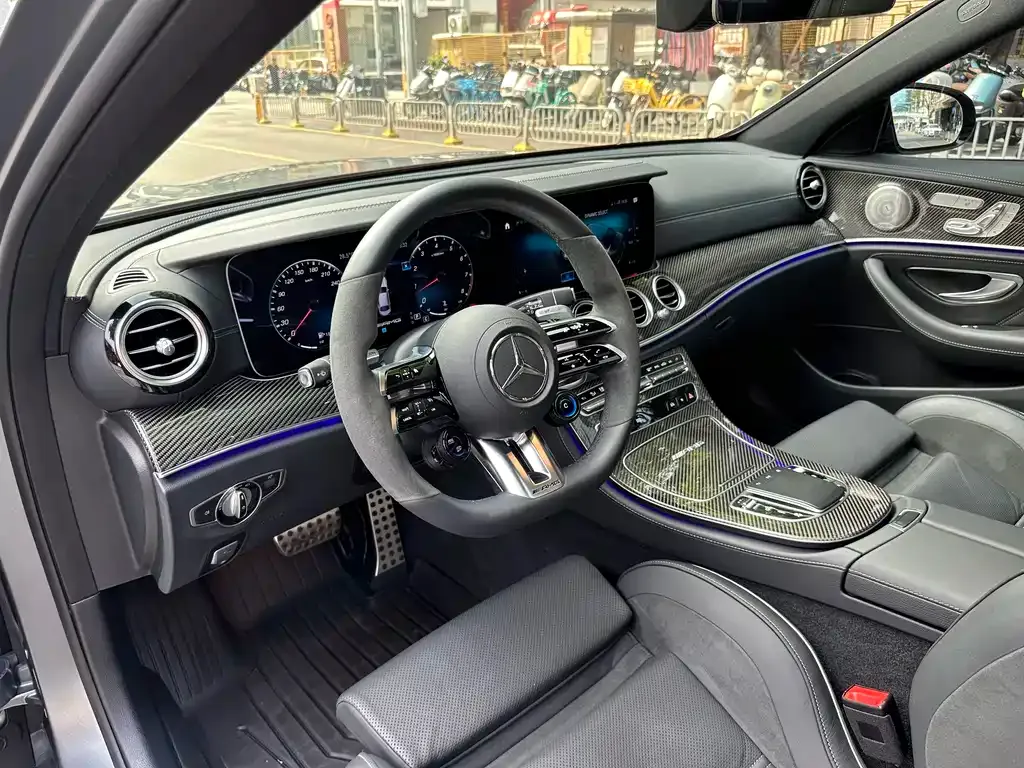 Mercedes-Benz E-Class AMG — фото 10