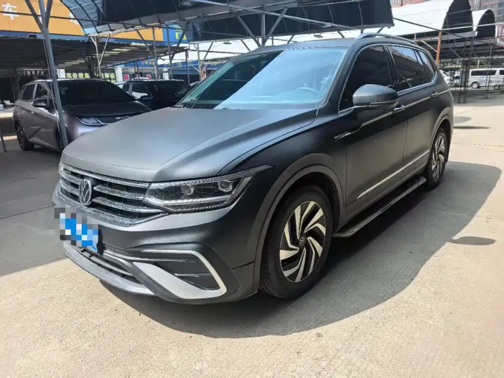 Volkswagen Tiguan L — фото 1