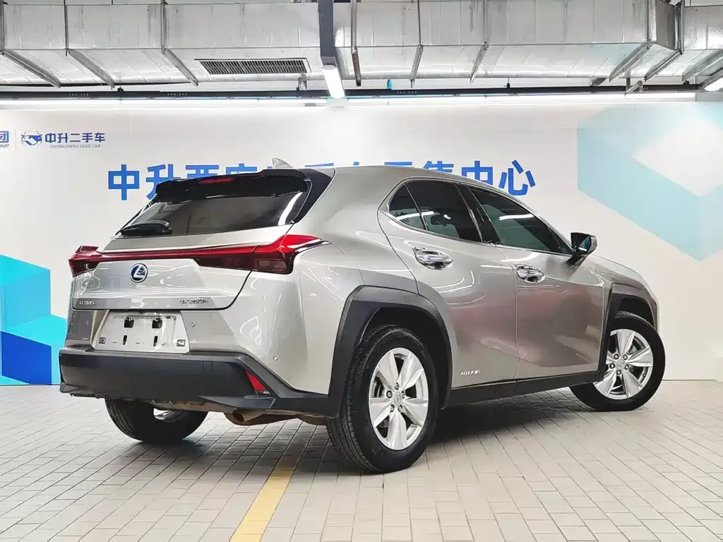 Lexus UX — фото 3