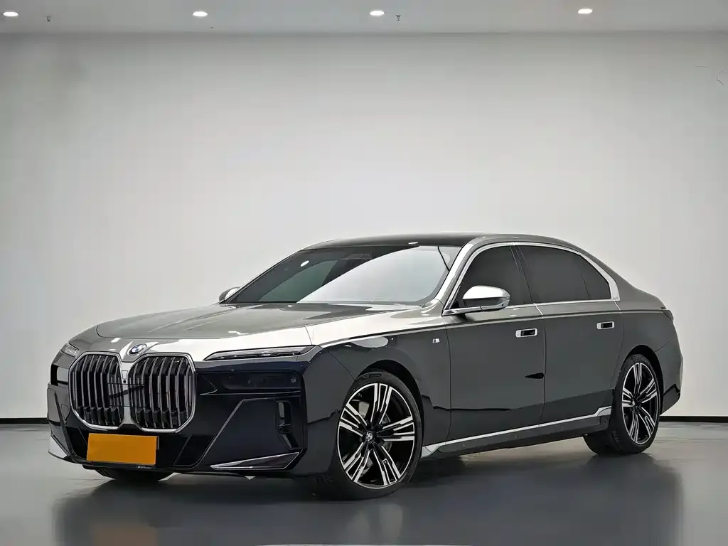 BMW 7 Series — фото 1
