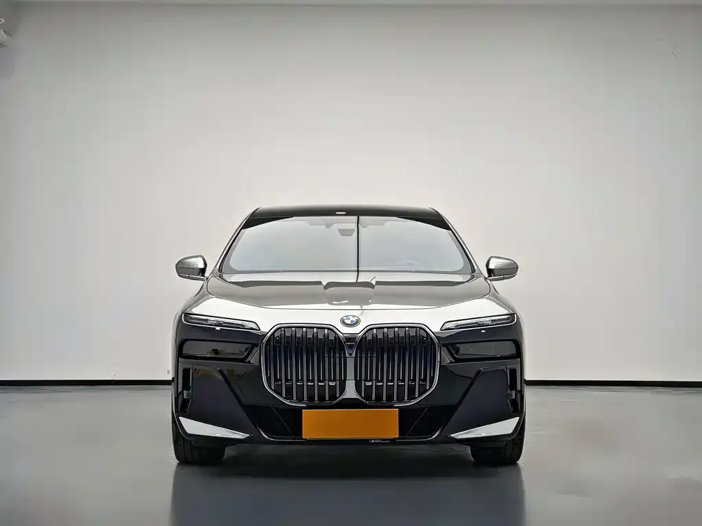 BMW 7 Series — фото 10