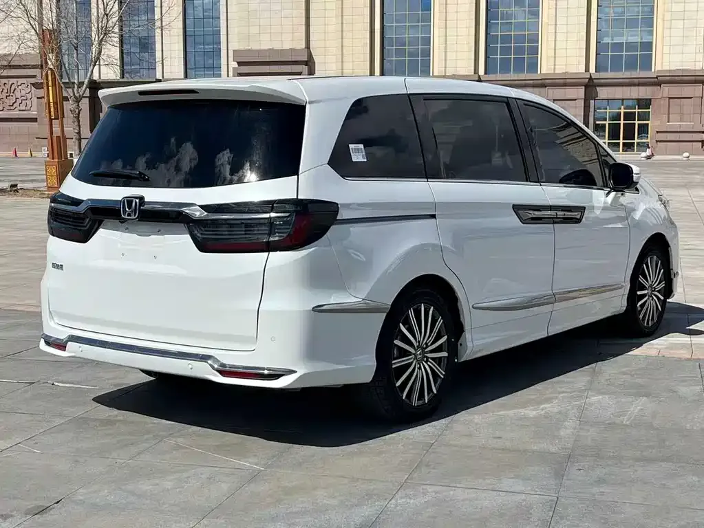 Honda Elysion 2023 из CN, фото 3