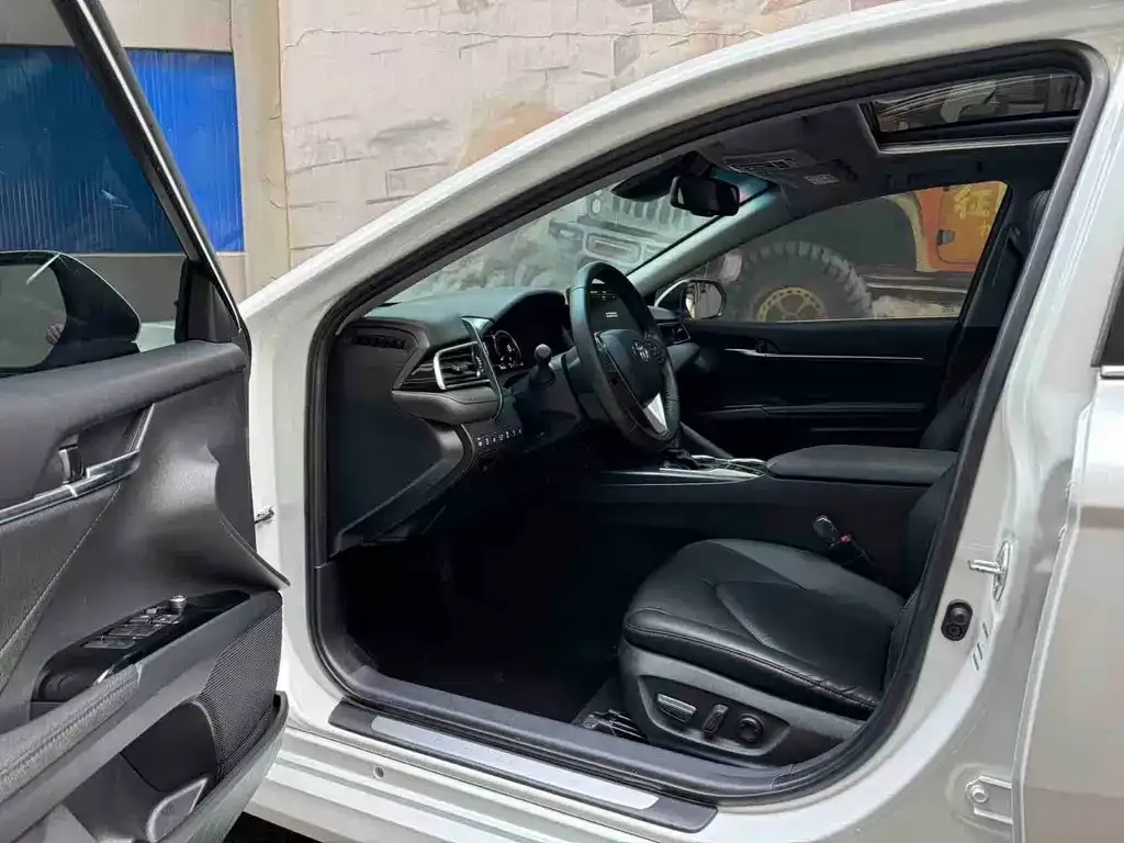 Toyota Camry 2022 из CN, фото 2