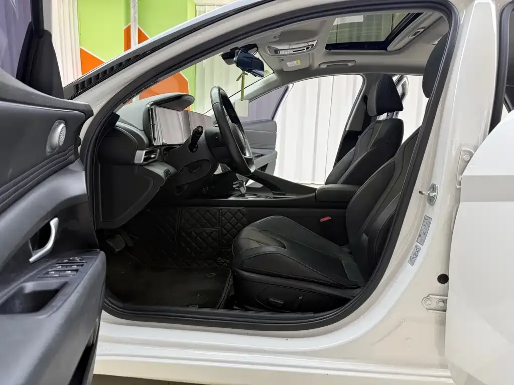Hyundai Elantra 2022 из CN, фото 4
