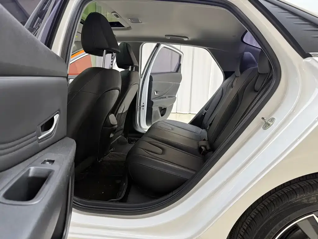 Hyundai Elantra 2022 из CN, фото 2