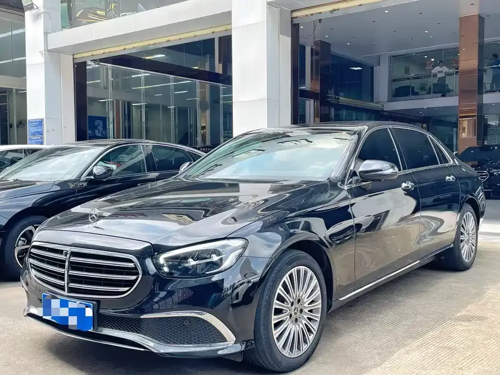 Mercedes-Benz E-Class — фото 1
