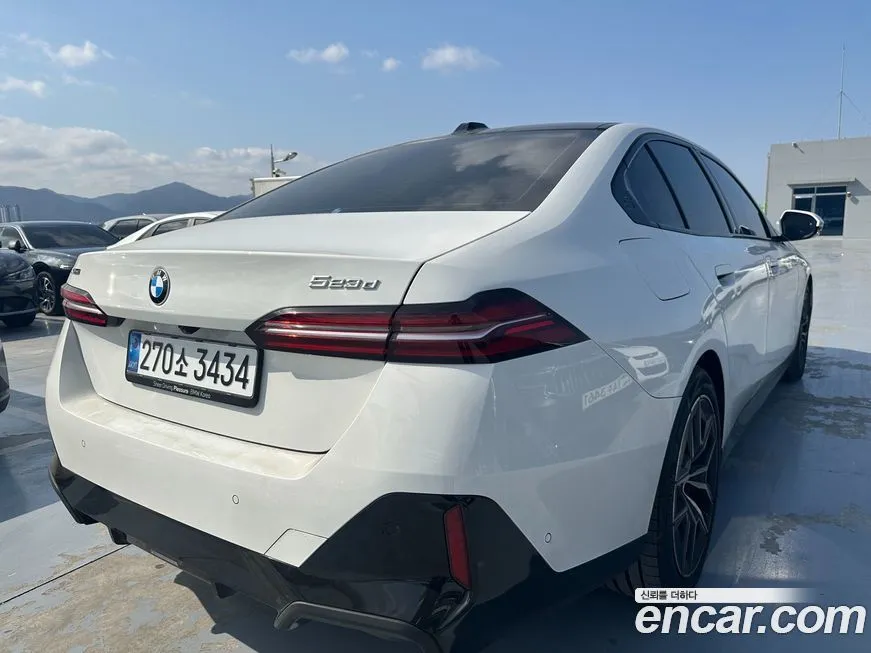 BMW 5-Series 2025 из KR, фото 2