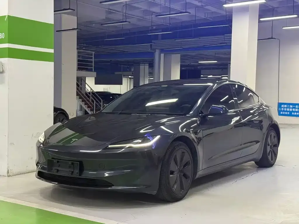 Tesla Model 3 — фото 1