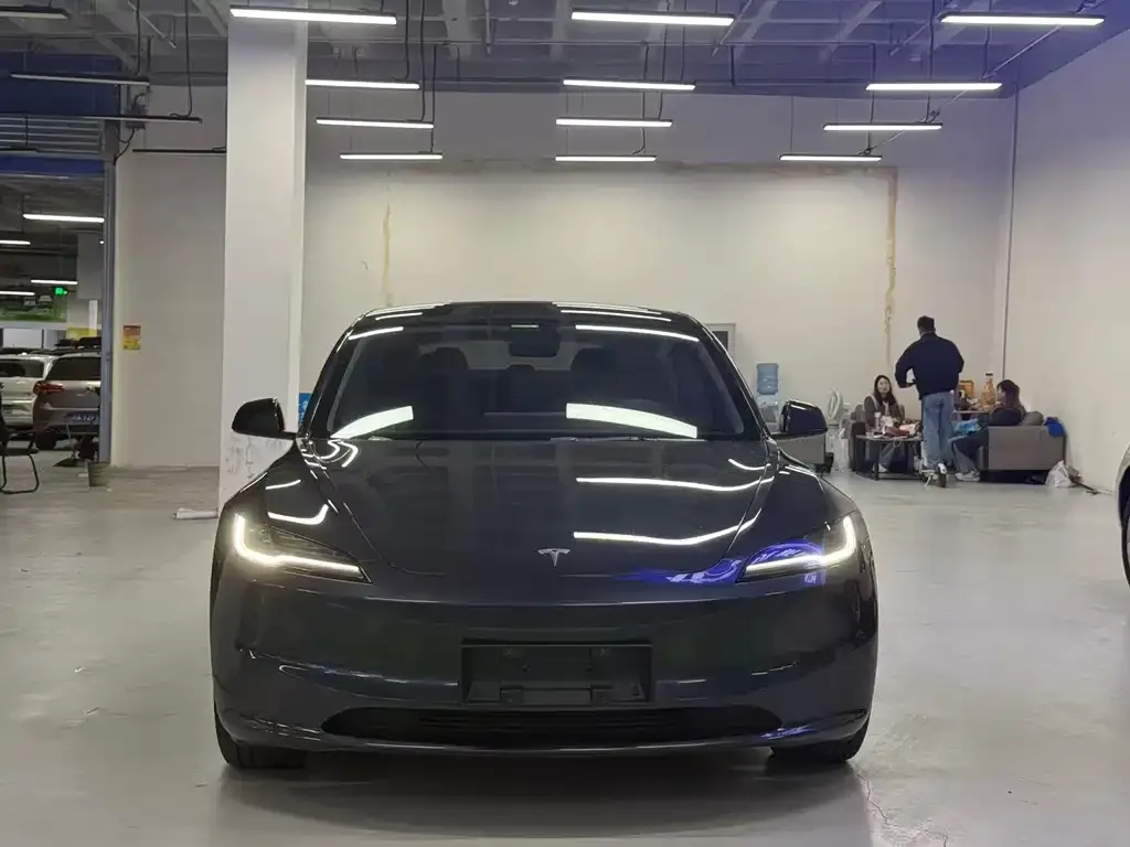 Tesla Model 3 — фото 7
