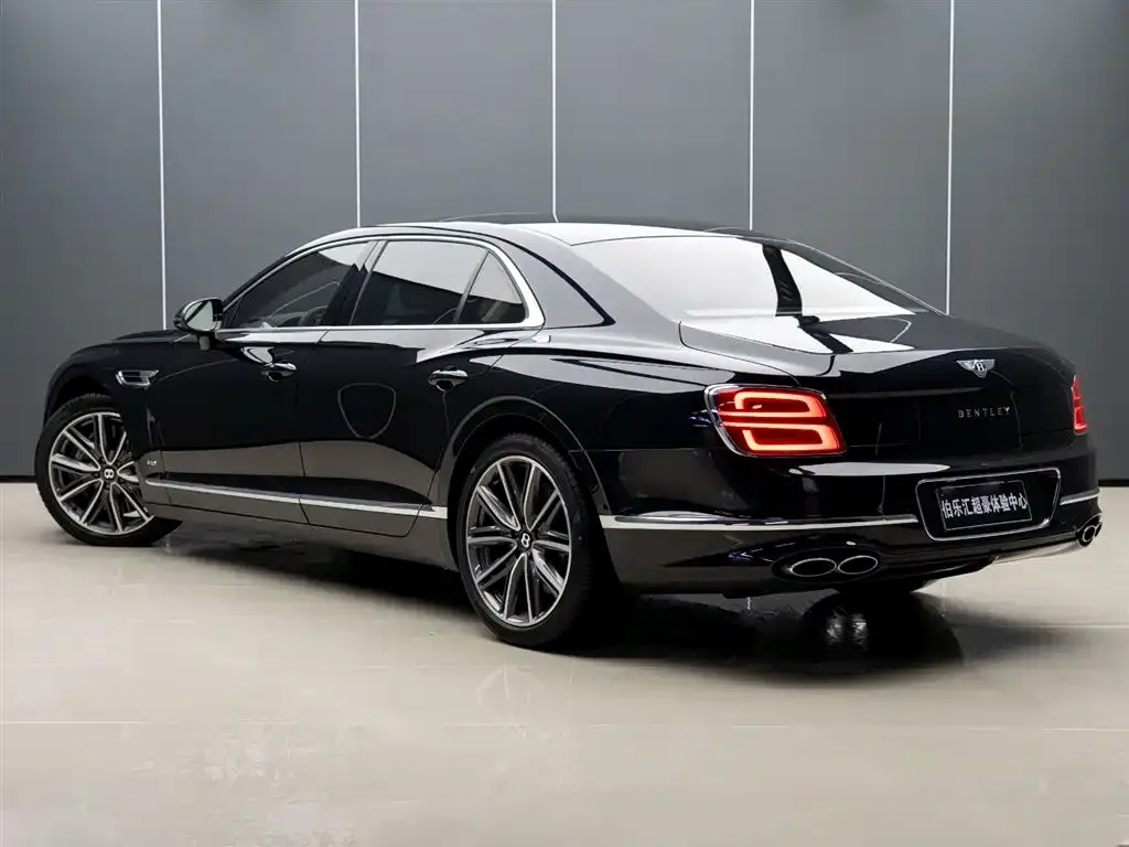 Bentley Flying Spur — фото 3