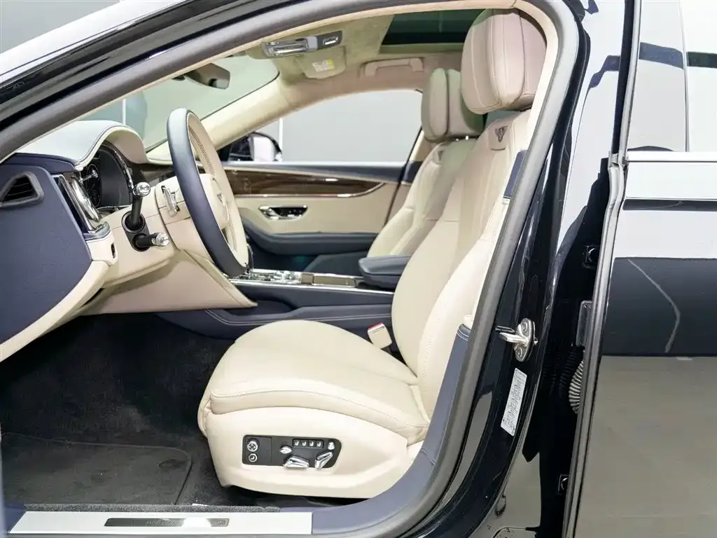 Bentley Flying Spur — фото 9