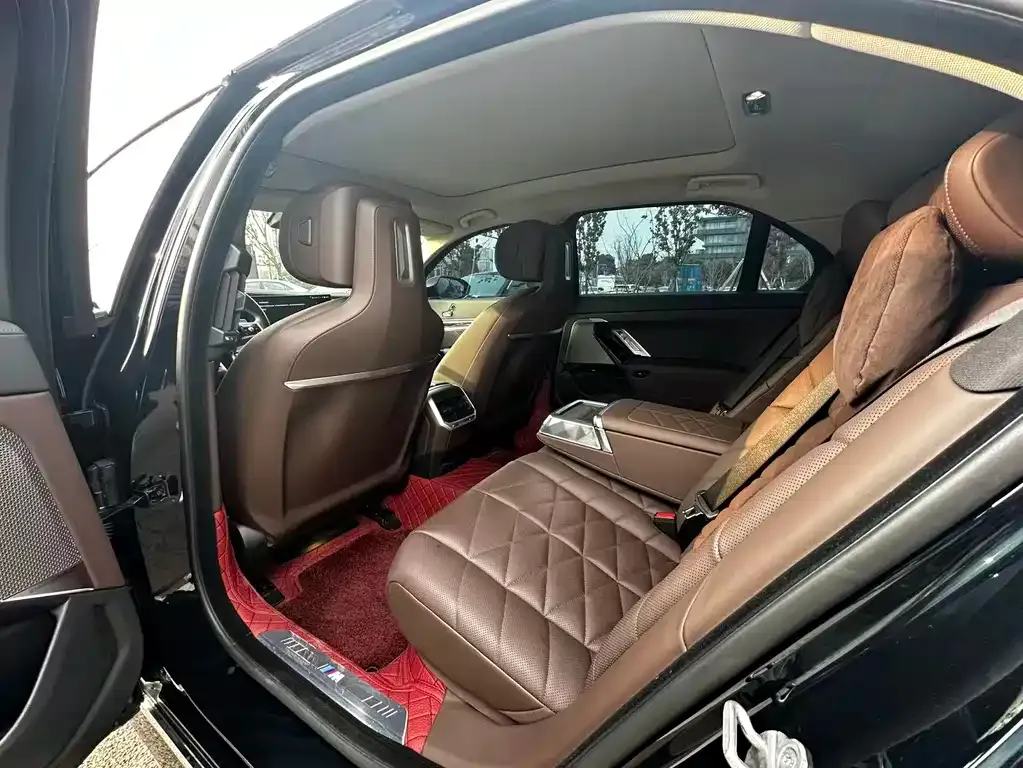 BMW 7 Series 2024 из CN, фото 2