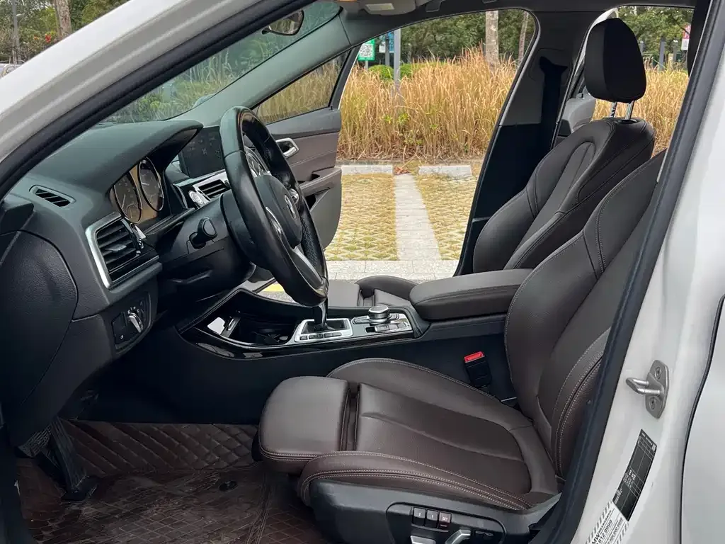 BMW 1 Series 2021 из CN, фото 6