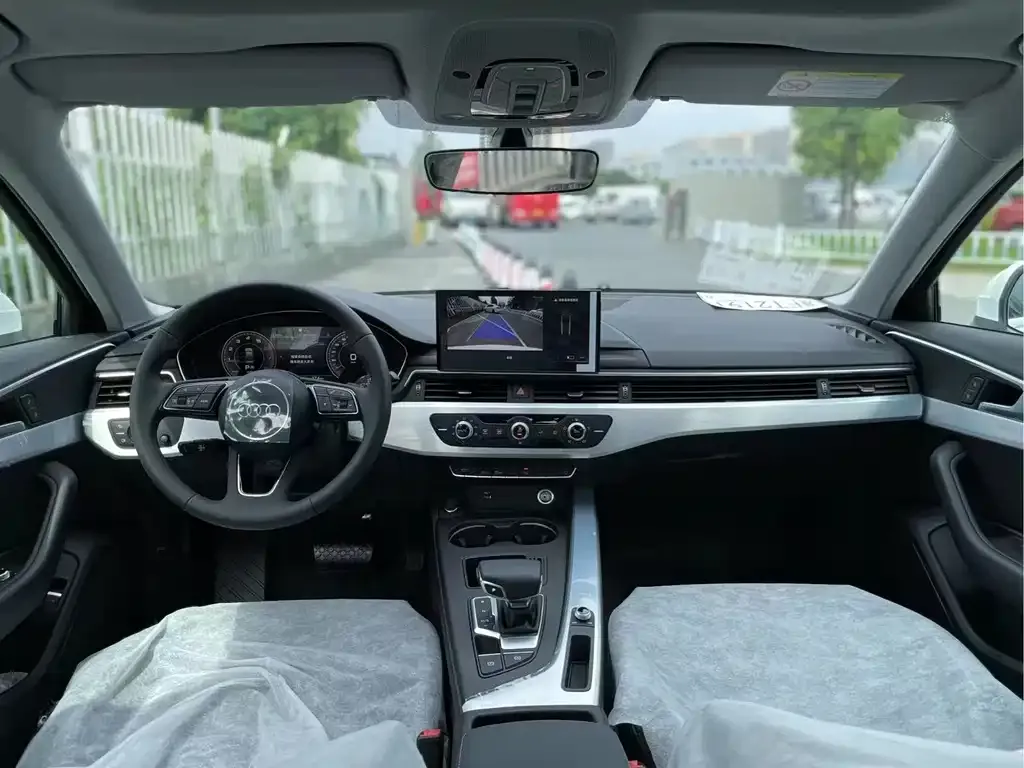 Audi A4L 2023 из CN, фото 3