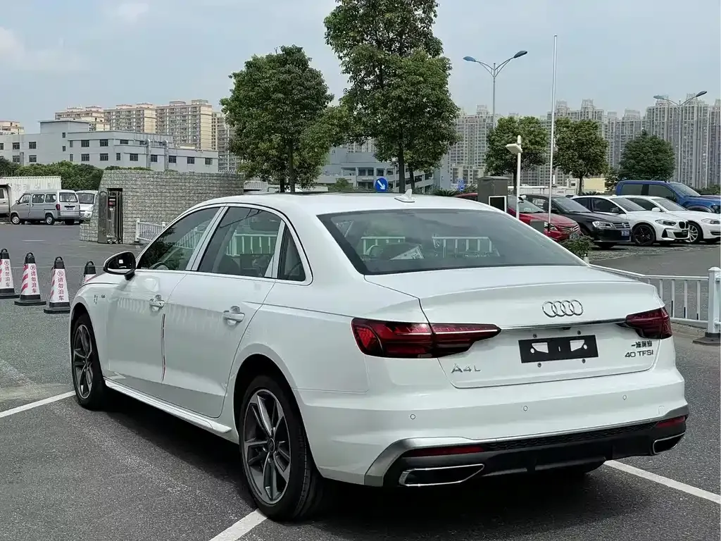 Audi A4L 2023 из CN, фото 5