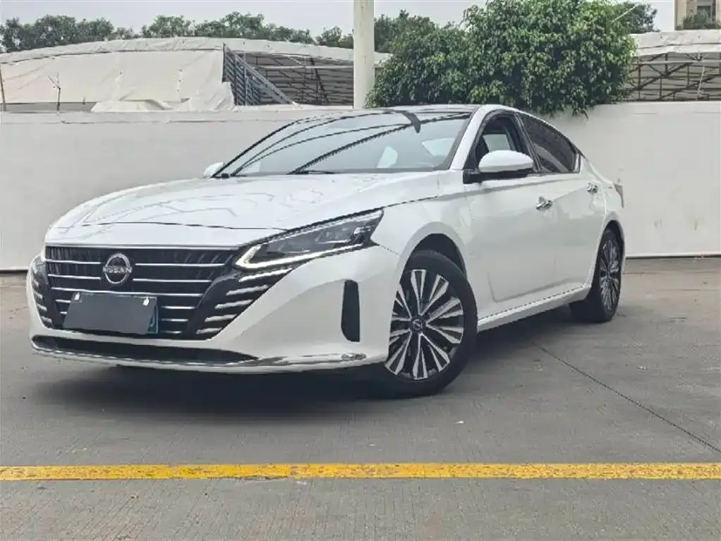 Nissan Teana — фото 1