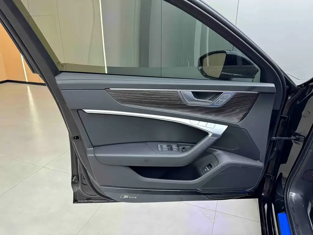 Audi A6L 2024 из CN, фото 4
