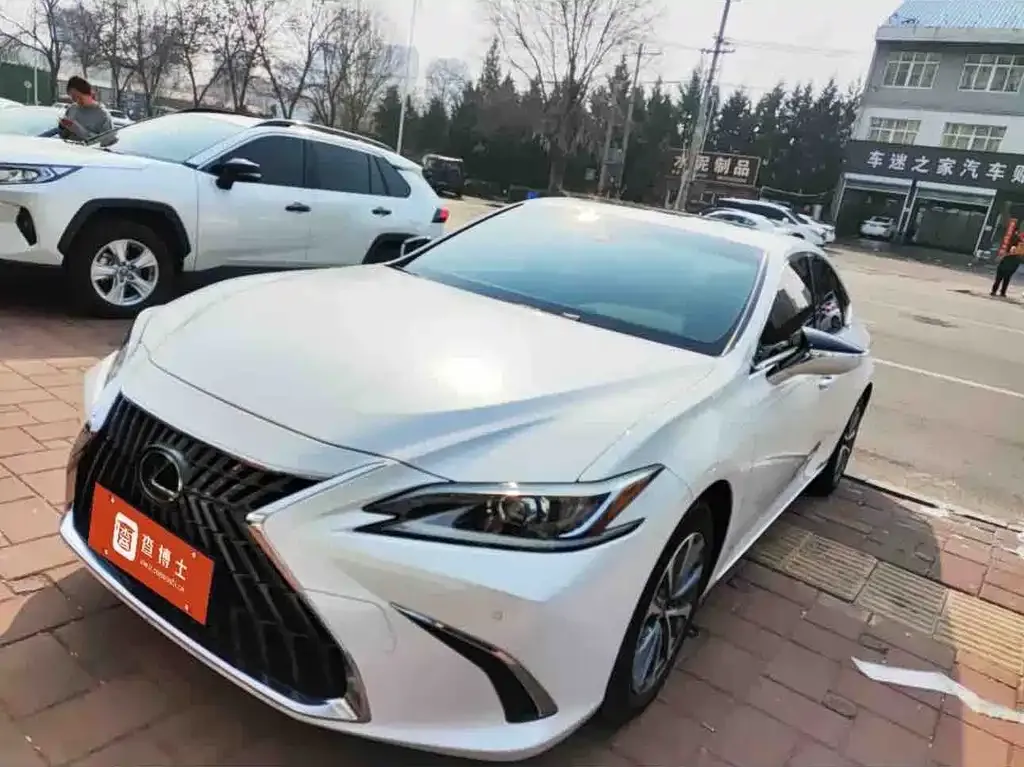 Lexus ES — фото 1