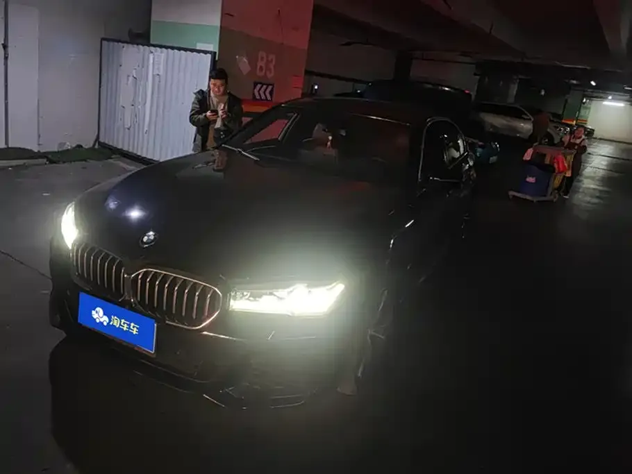 BMW 5 Series — фото 1
