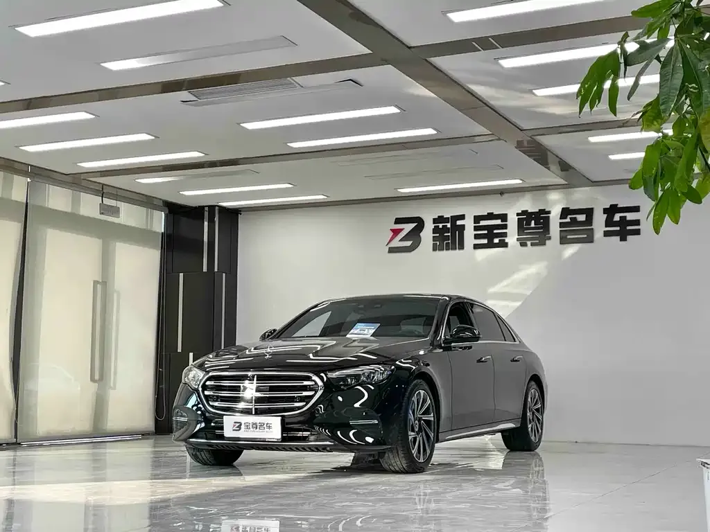 Mercedes-Benz E-Class — фото 1