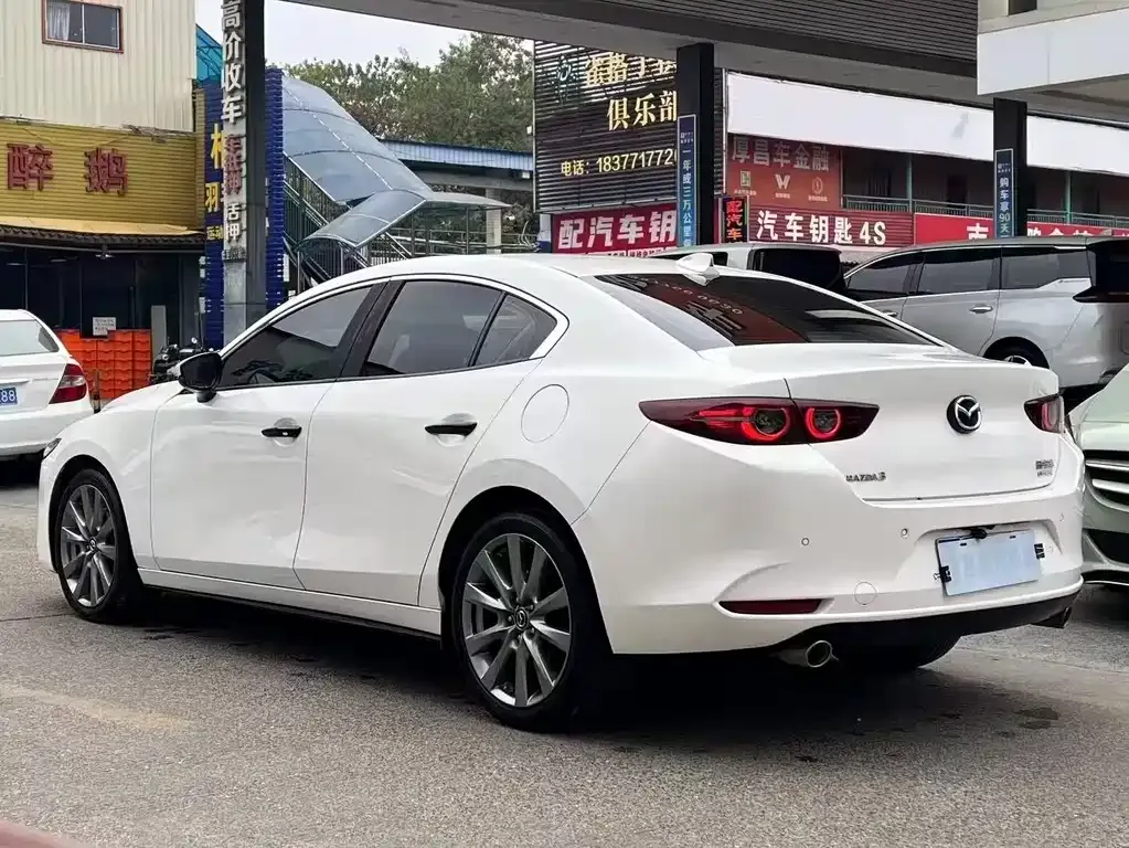 Mazda 3 Axela — фото 10
