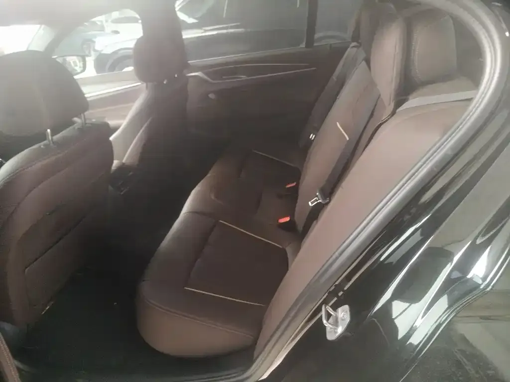 BMW 5 Series 2022 из CN, фото 7