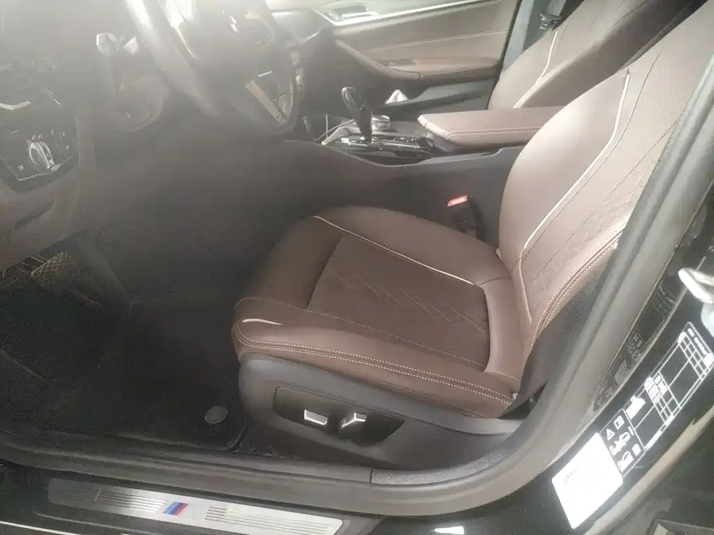 BMW 5 Series 2022 из CN, фото 9