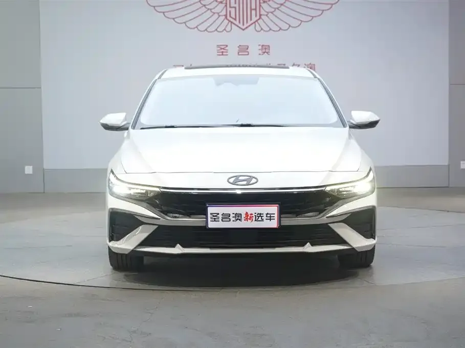 Hyundai Elantra — фото 2