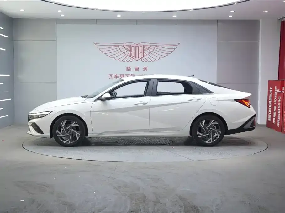 Hyundai Elantra — фото 4