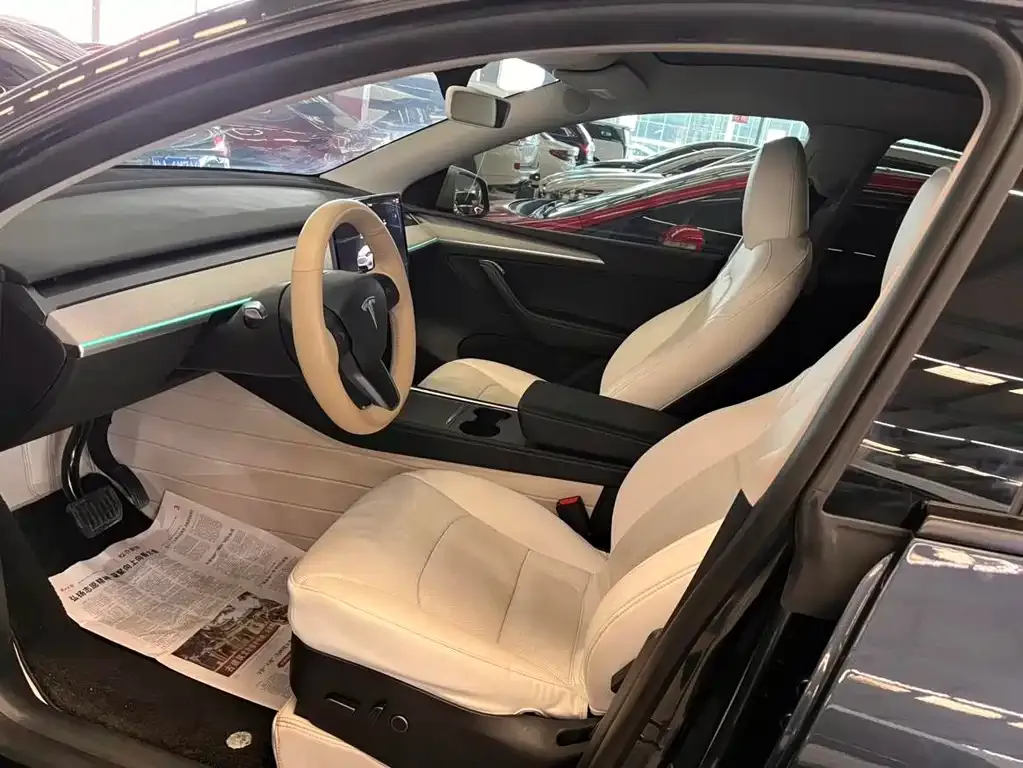 Tesla Model Y — фото 8