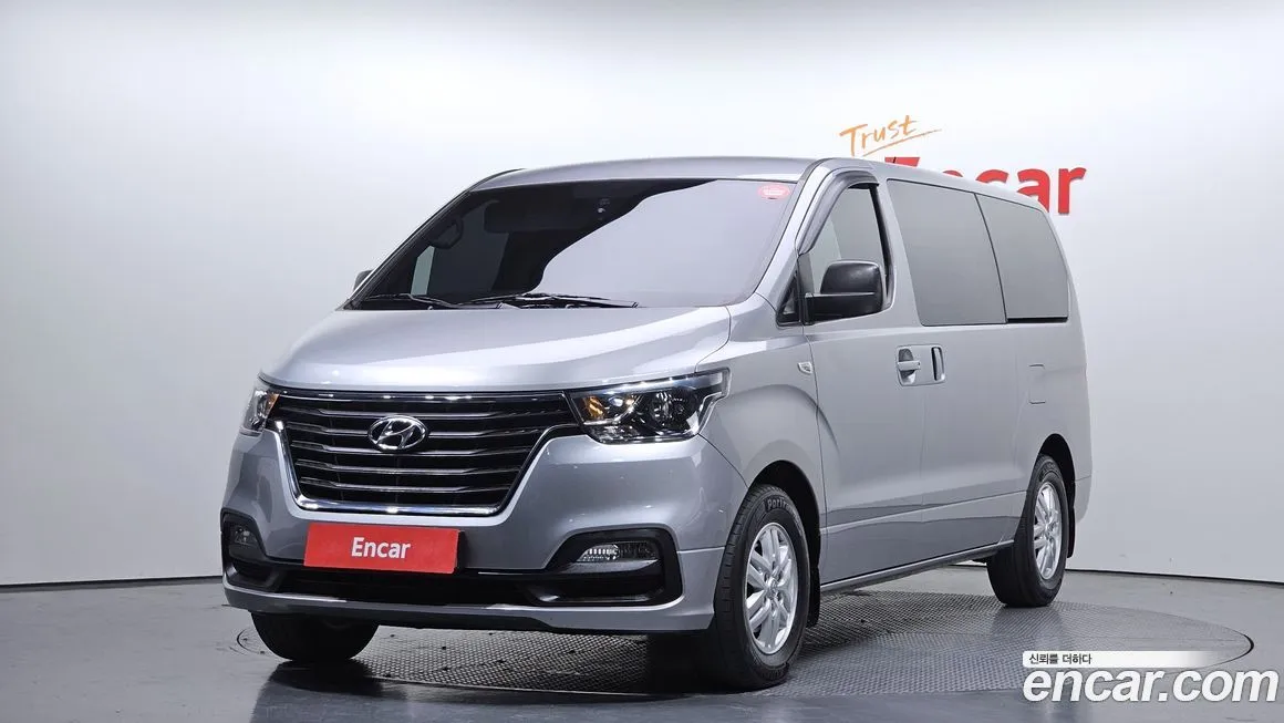 Hyundai Starex — фото 1