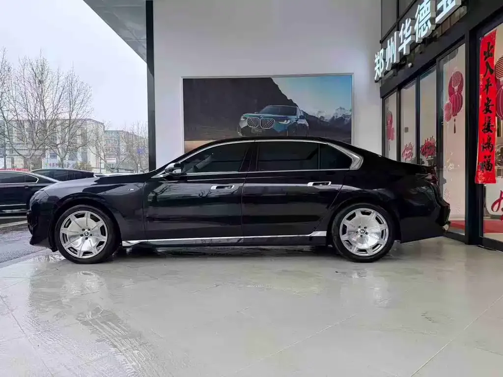BMW 7 Series — фото 10