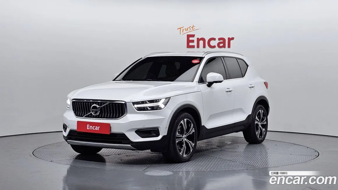 Volvo XC40 — фото 1