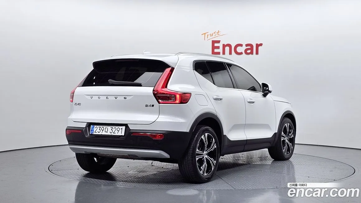 Volvo XC40 — фото 3