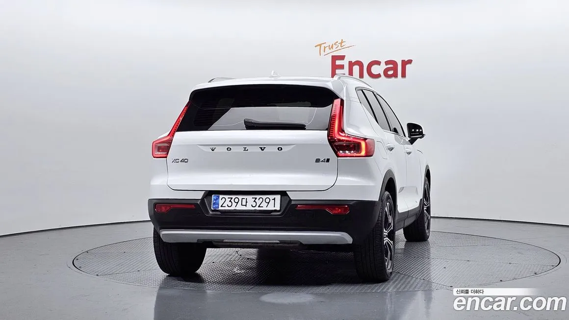 Volvo XC40 — фото 4