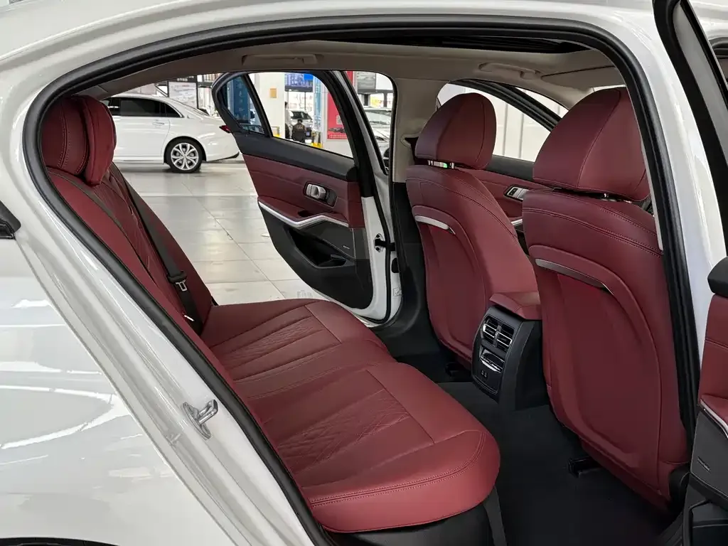 BMW 3 Series 2023 из CN, фото 10