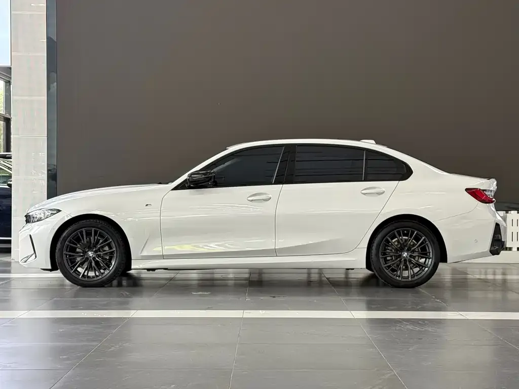 BMW 3 Series 2023 из CN, фото 9