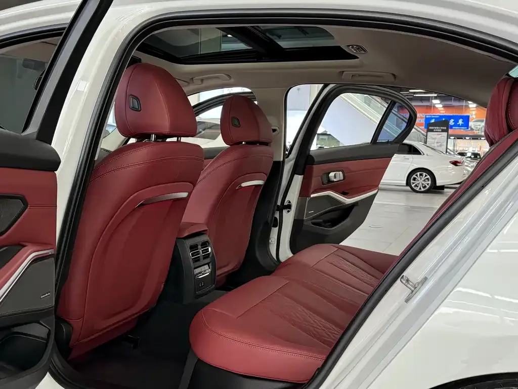 BMW 3 Series 2023 из CN, фото 2