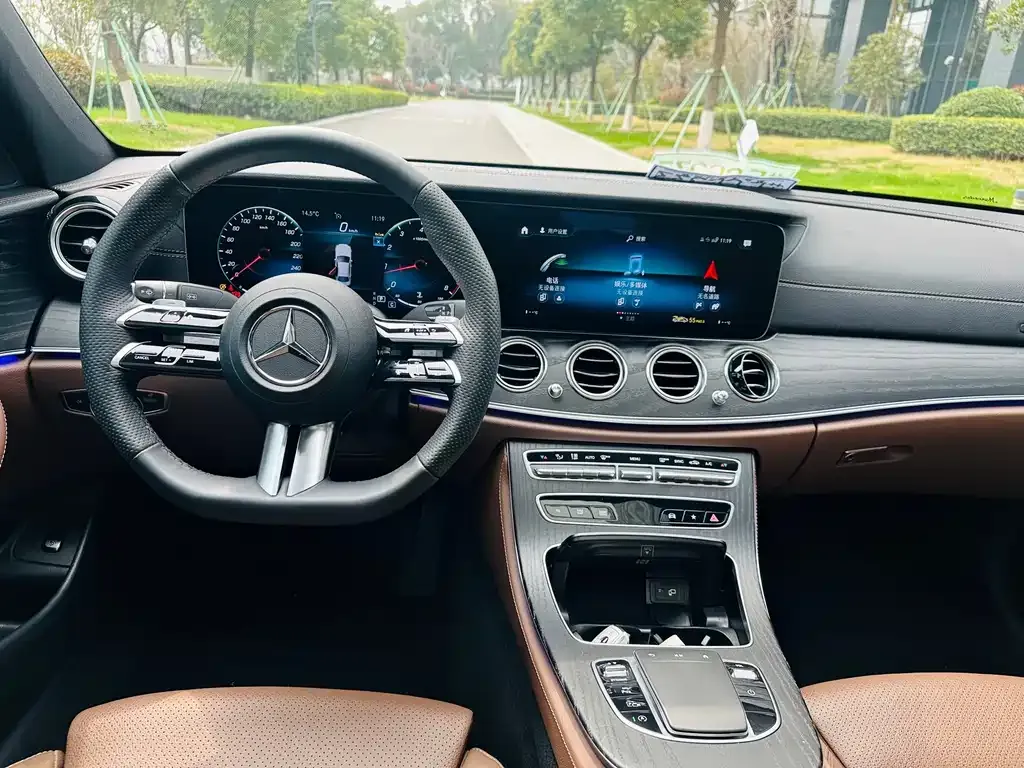 Mercedes-Benz E-Class — фото 2