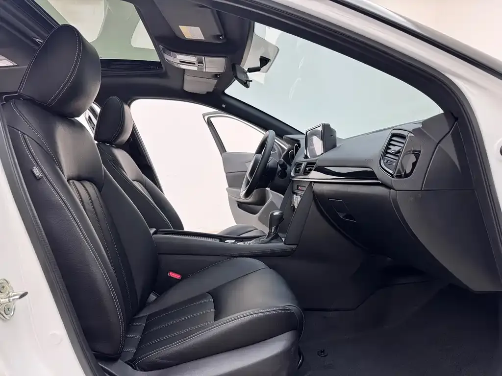 Mazda CX-4 2023 из CN, фото 8