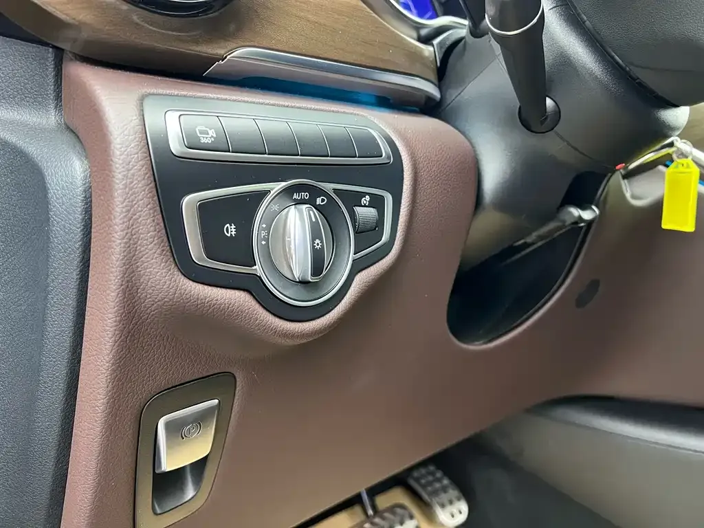 Mercedes-Benz V-Class 2023 из CN, фото 6