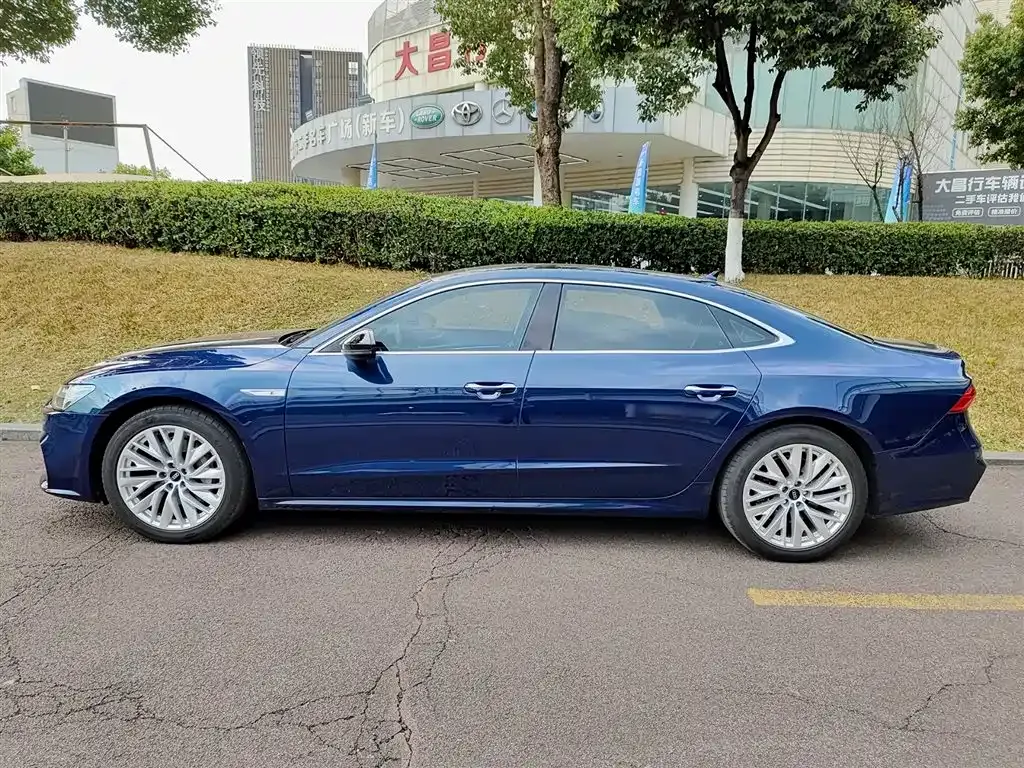 Audi A7L — фото 8