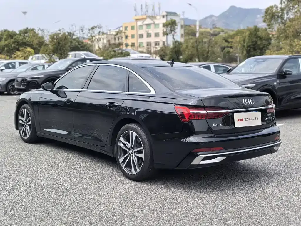 Audi A6L — фото 8