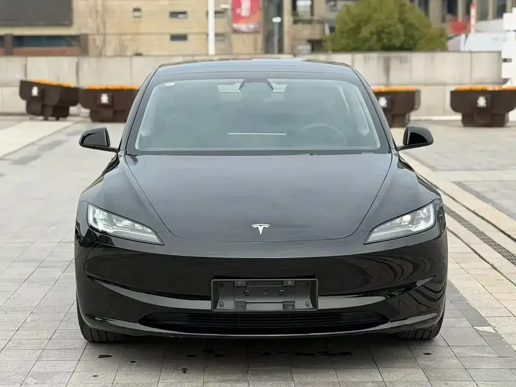 Tesla Model 3 — фото 3