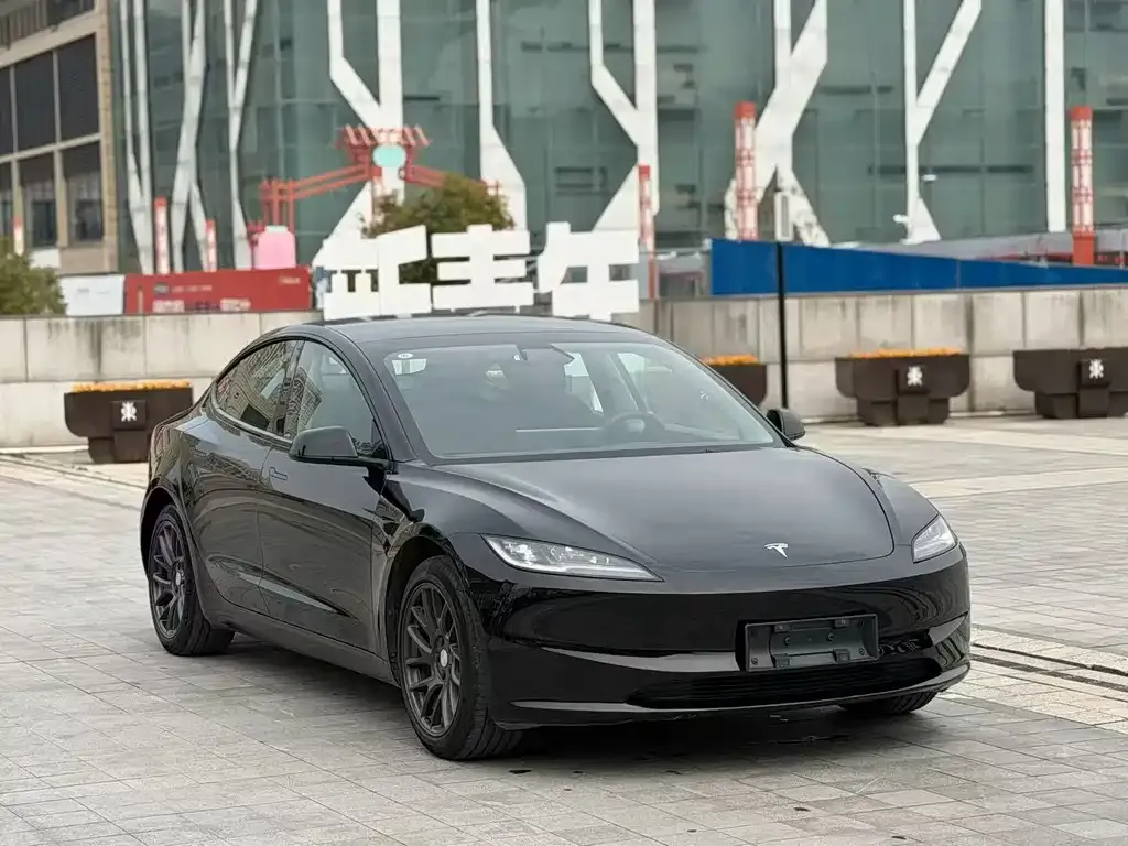 Tesla Model 3 — фото 9