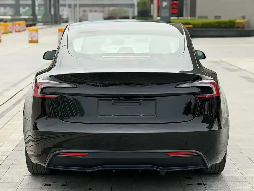 Tesla Model 3 — фото 8