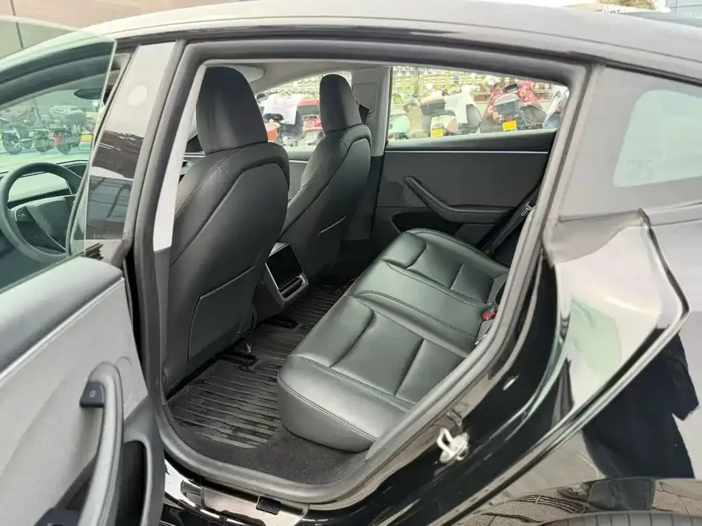 Tesla Model 3 — фото 6