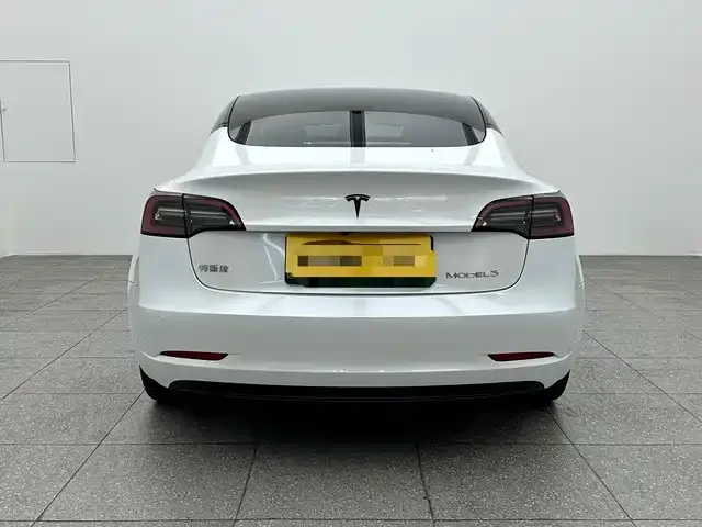 Tesla Model 3 — фото 5