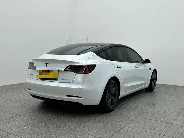 Tesla Model 3 — фото 10